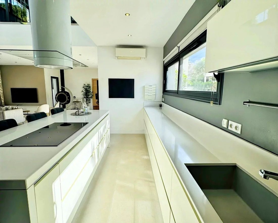 Villa in Castelnau-le-Lez, Occitania, France 4 - 18038618