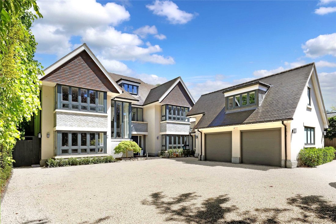 House in Beaconsfield, England 1 - 18041313
