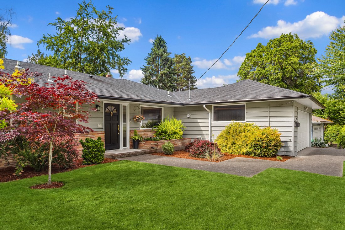 Mercer Island, Washington, United States 1 - 18045614