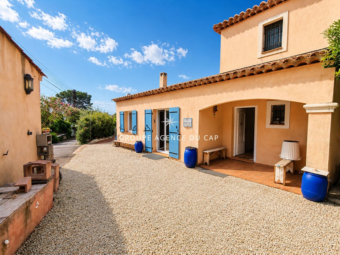 Villa in Les Issambres, Roquebrune-sur-Argens, France 3 - 18039182