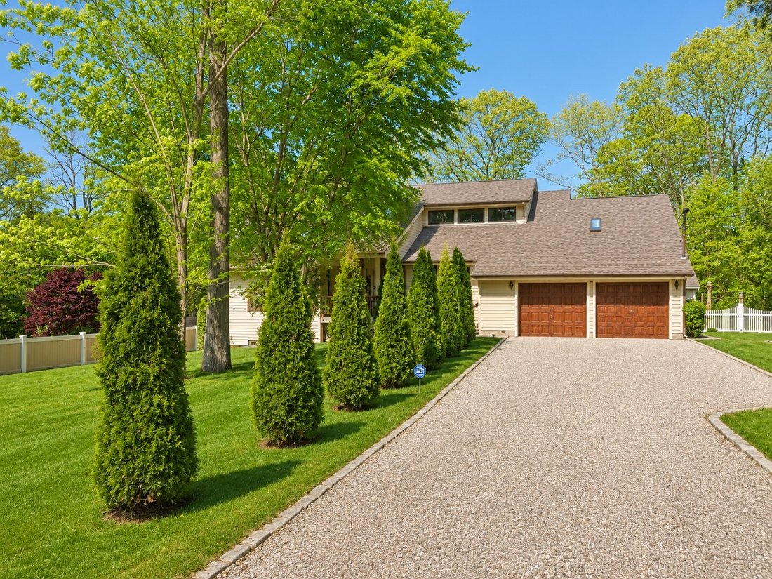 House in Middle Island, New York, United States 1 - 18035784