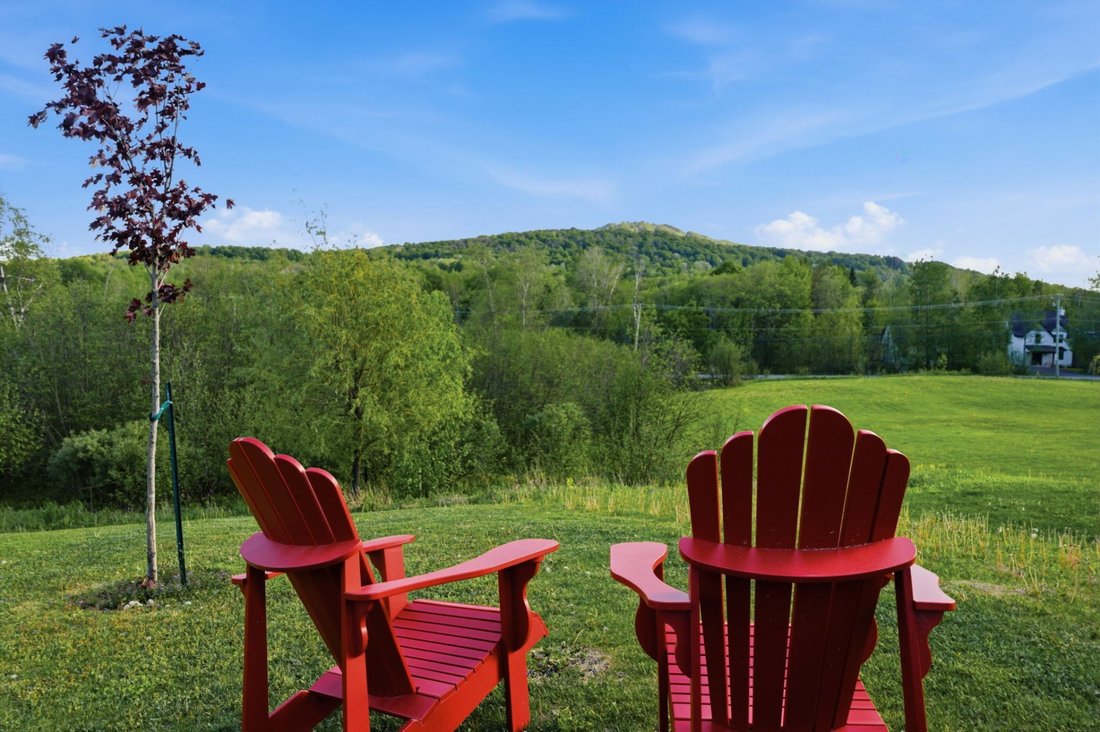 House in Bromont, Quebec, Canada 5 - 17314414