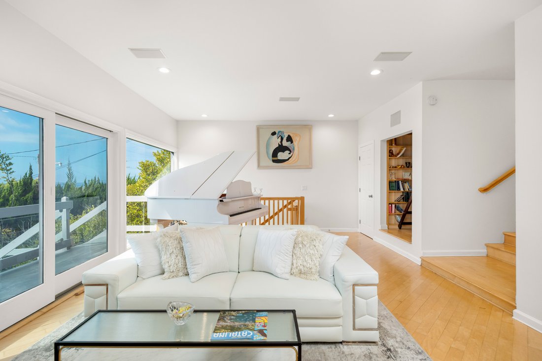 Los Angeles, California, United States 3 - 18035587