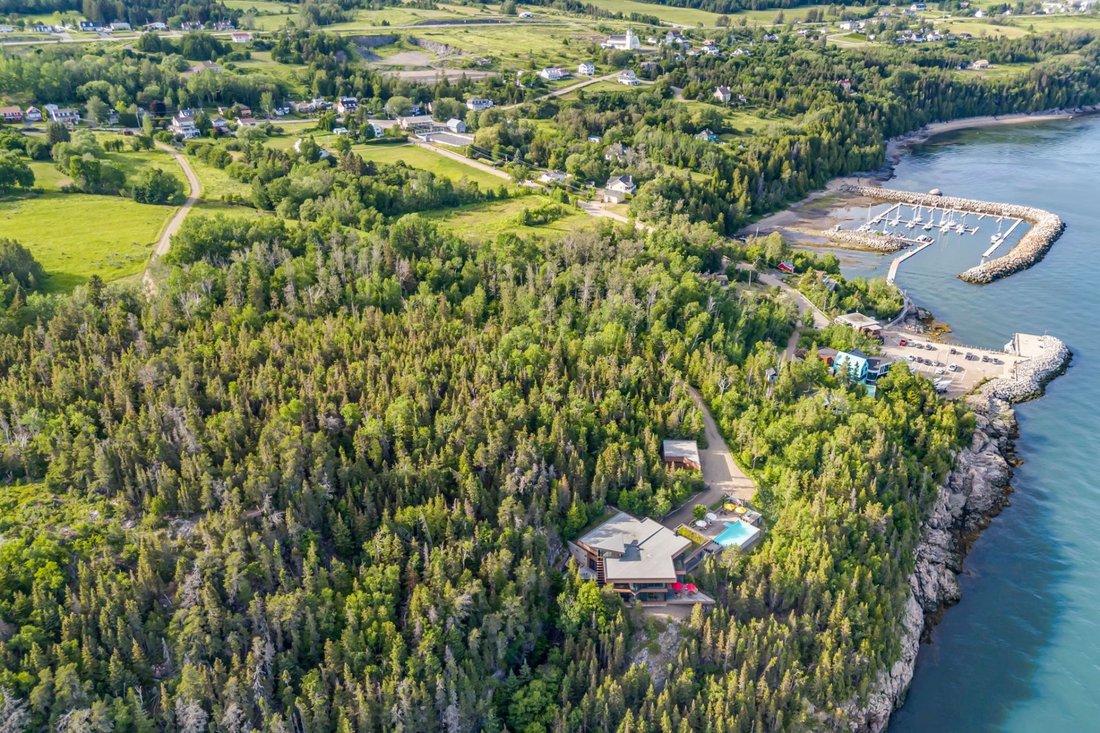 House in La Malbaie, Quebec, Canada 4 - 13936591
