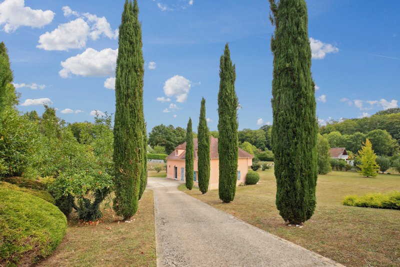 House in Forêt, Saint-Germain-en-Laye, France 1 - 18037793