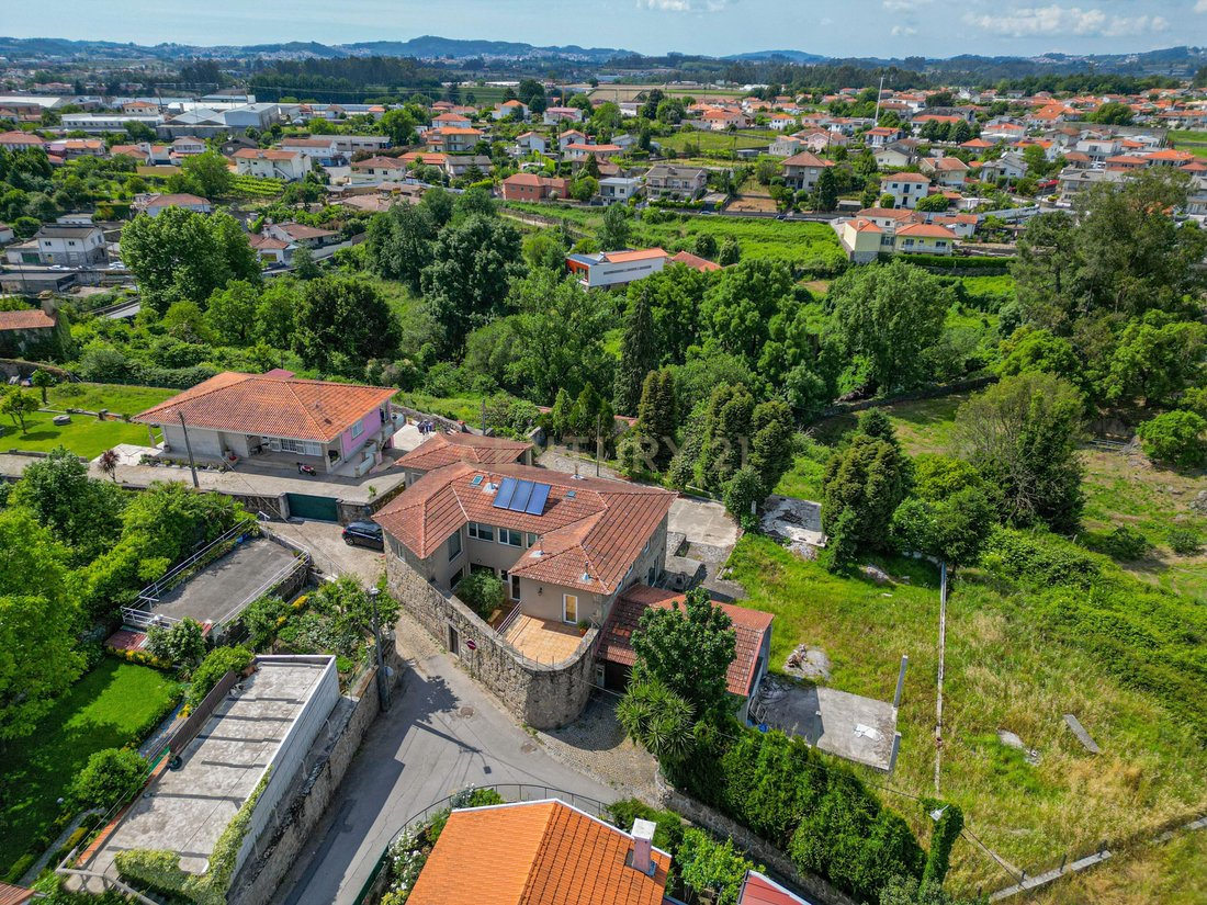 Villa in Landim, Braga, Portugal 1 - 18037944