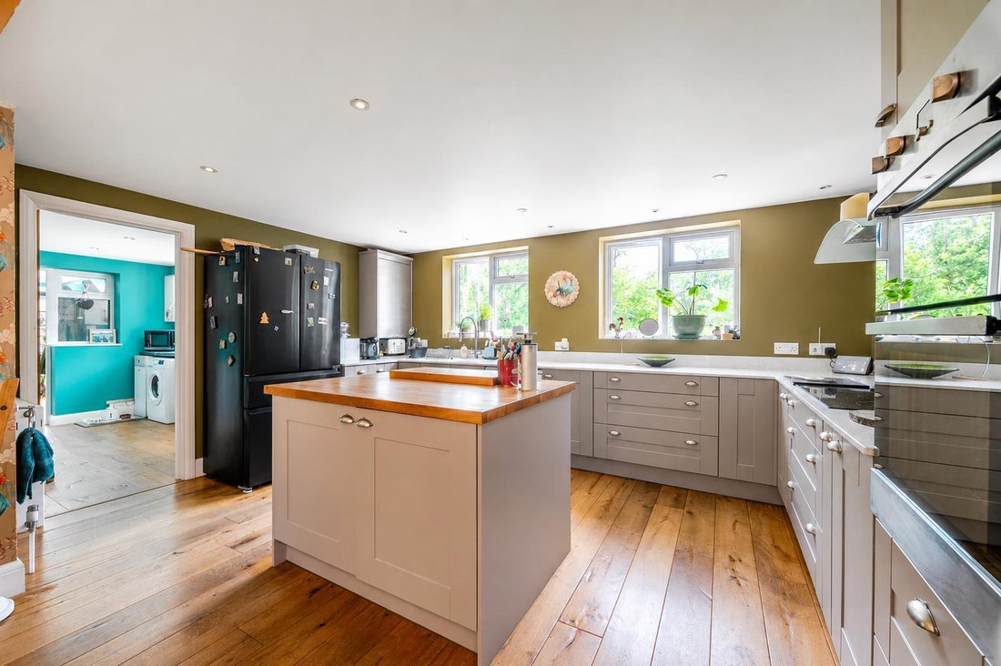 House in Guildford, England 5 - 18040248