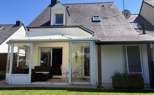 House in Kerguelen-Quehello Congard-Maison Rou, Larmor-Plage, France 1