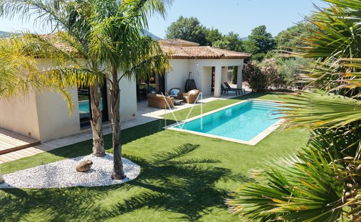 Villa in Le Plan-de-la-Tour, Provence-Alpes-Côte d'Azur, France 1