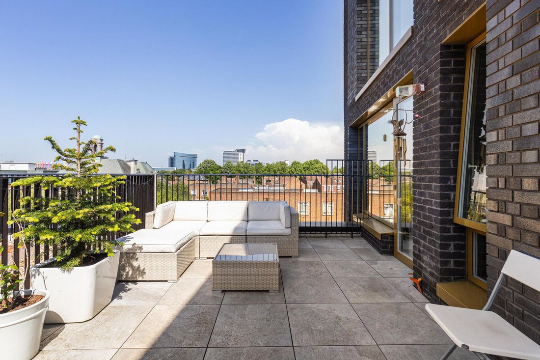 Apartment in Brentford, Hounslow, England 1 - 18044637