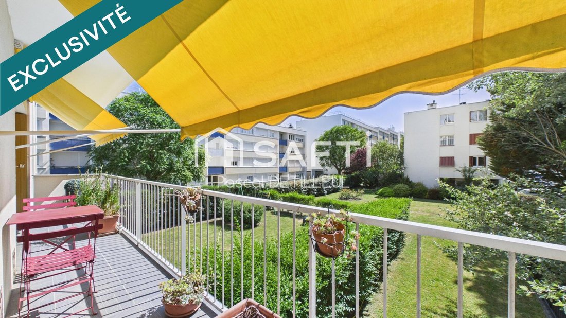 Apartment in Côte Saint Louis, Garches, France 1 - 18050646