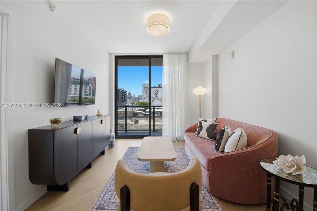 Condo in Miami, Florida, United States 4 - 18041391
