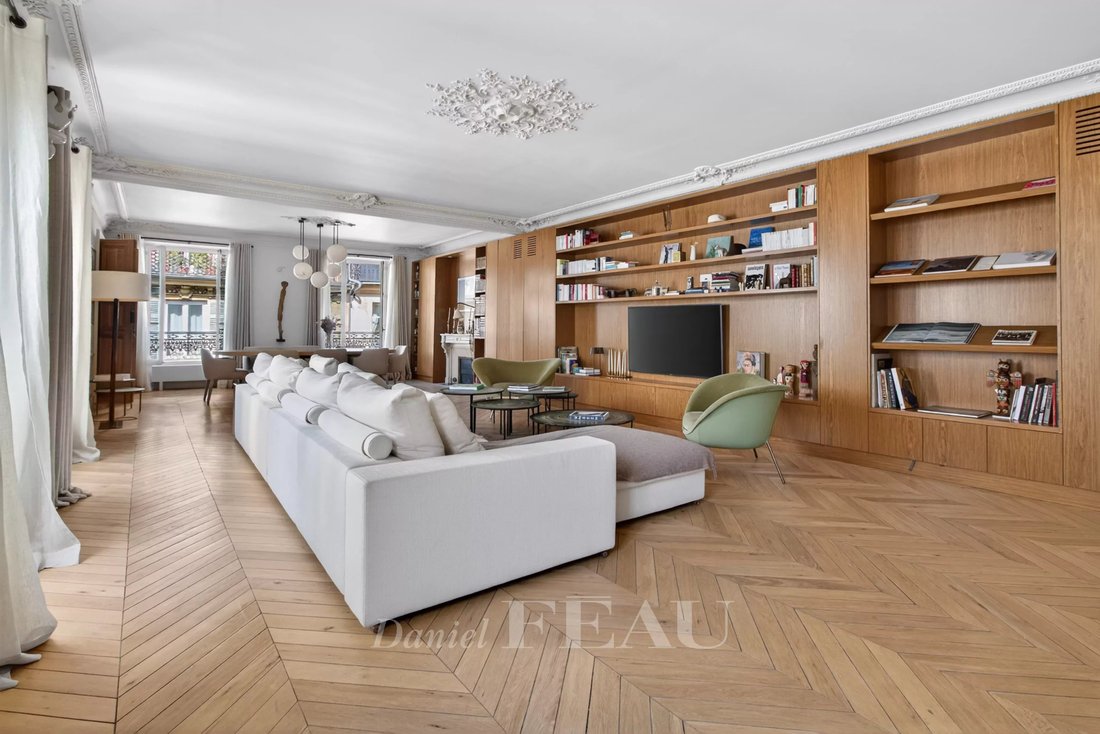 Apartment in Saint Thomas d'Aquin, Paris 7e Arrondissement, Paris 2 - 18038011