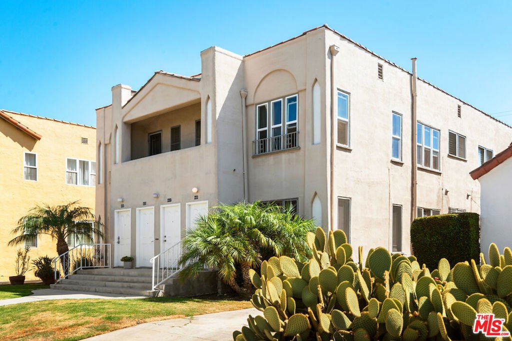 Los Angeles, California, United States 1 - 18040278