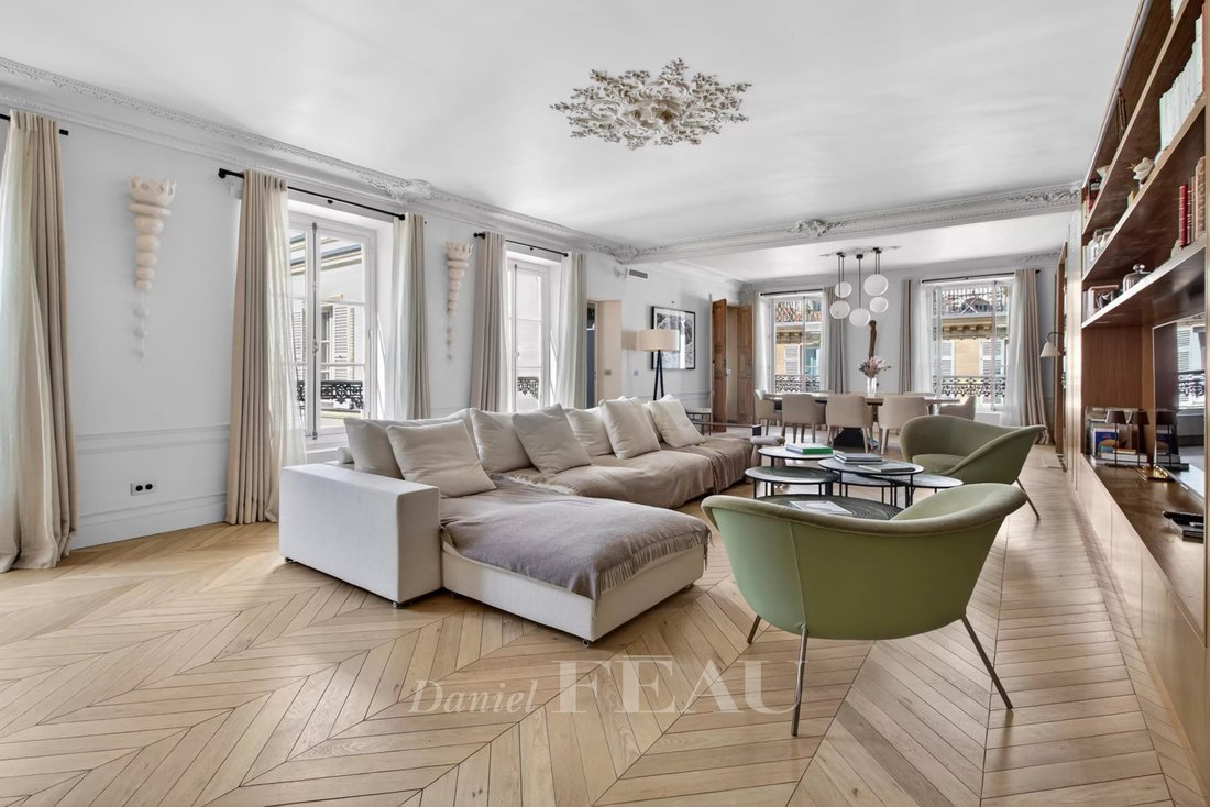 Apartment in Saint Thomas d'Aquin, Paris 7e Arrondissement, Paris 1 - 18038011