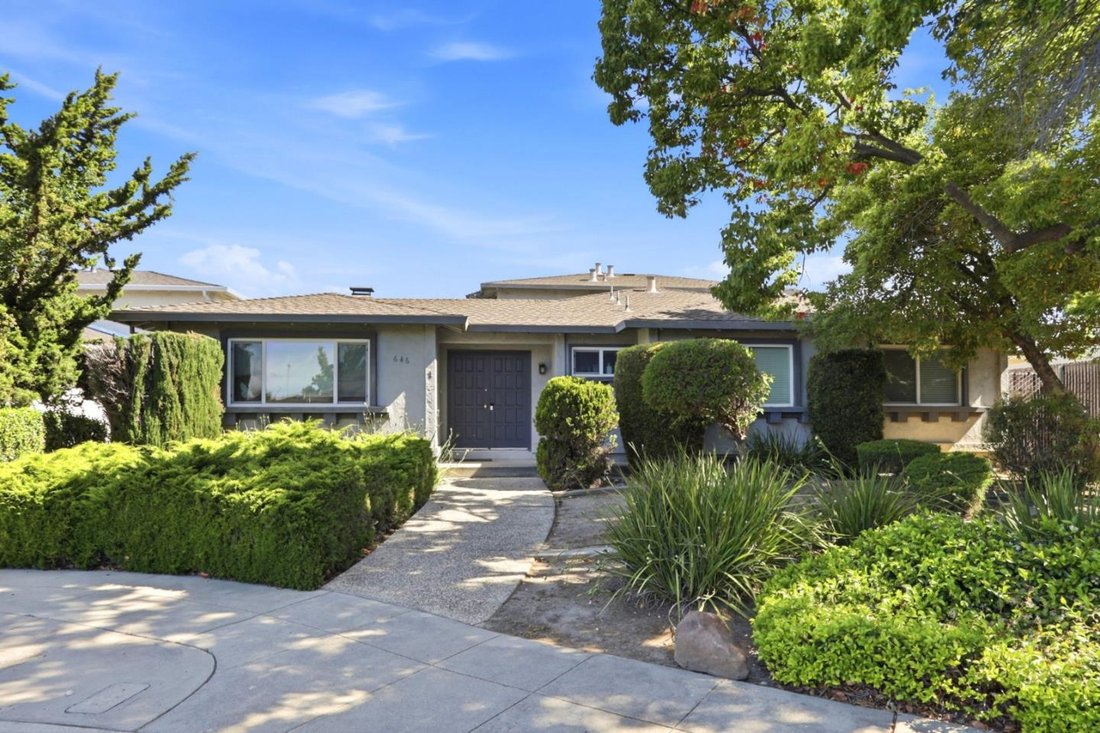 San Jose, California, United States 1 - 18041584