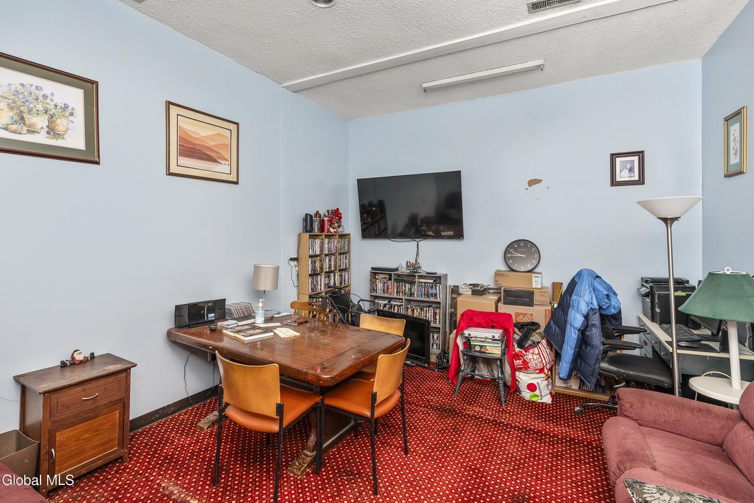 Troy, New York, United States 2 - 18040035