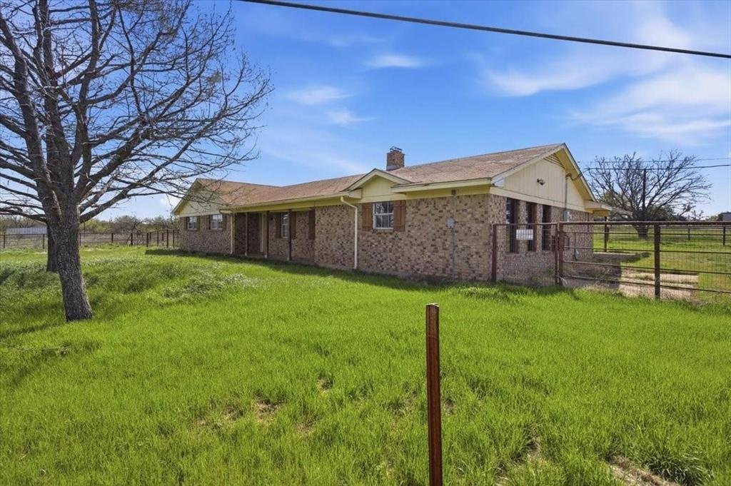 House in Mineral Wells, Texas, United States 2 - 18046862