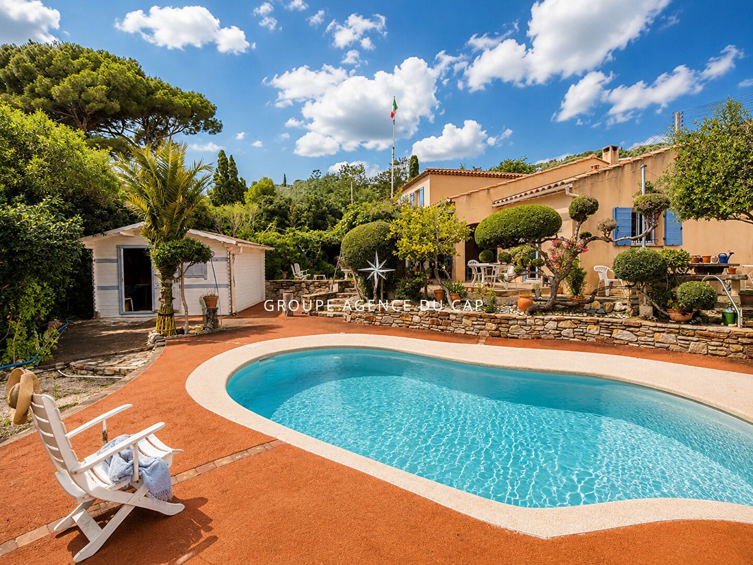 Villa in Les Issambres, Roquebrune-sur-Argens, France 1 - 18039182