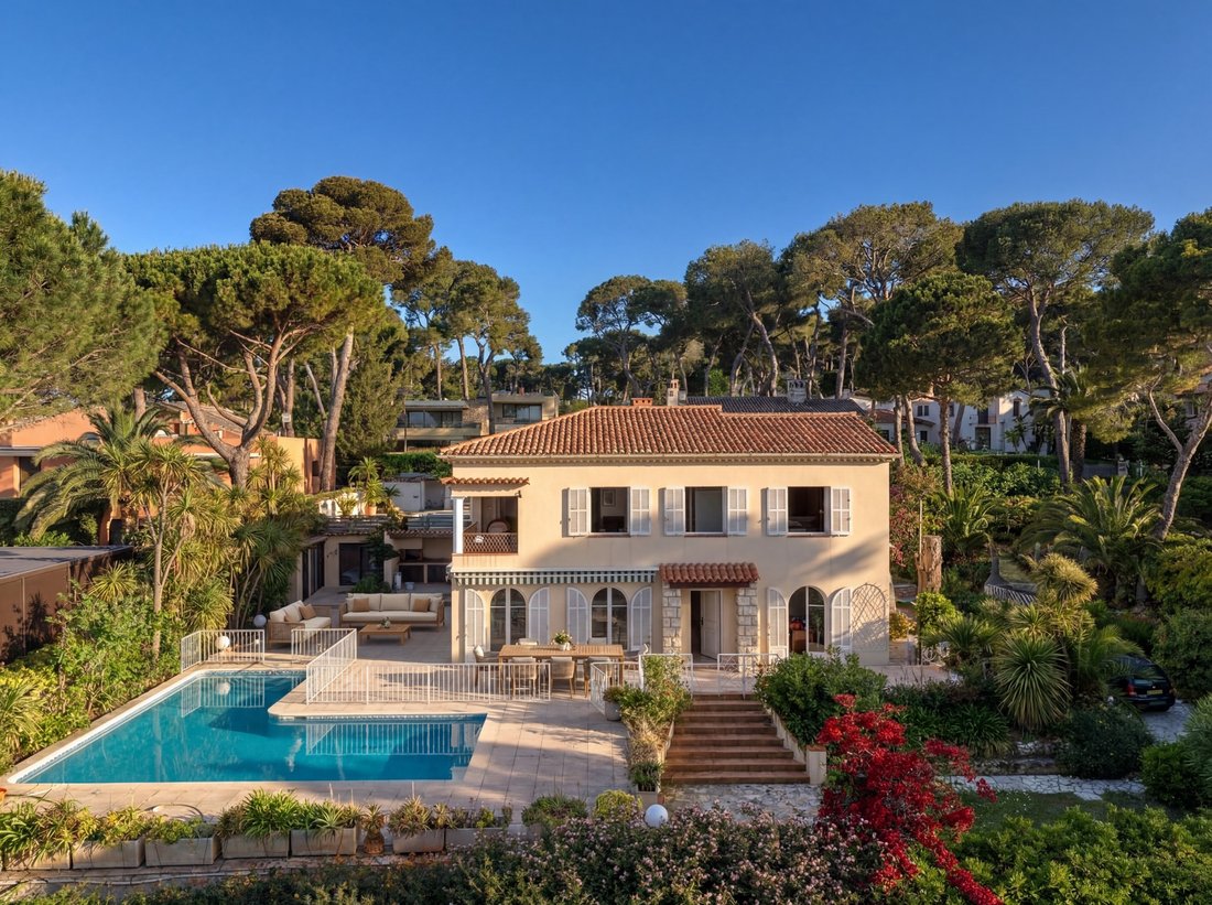 House in Antibes, Provence-Alpes-Côte d'Azur, France 4 - 18043351