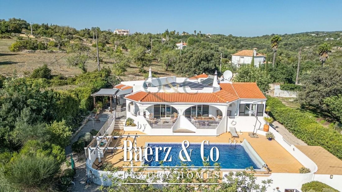 Villa in Santa Barbara de Nexe, Algarve, Portugal 1 - 14942285