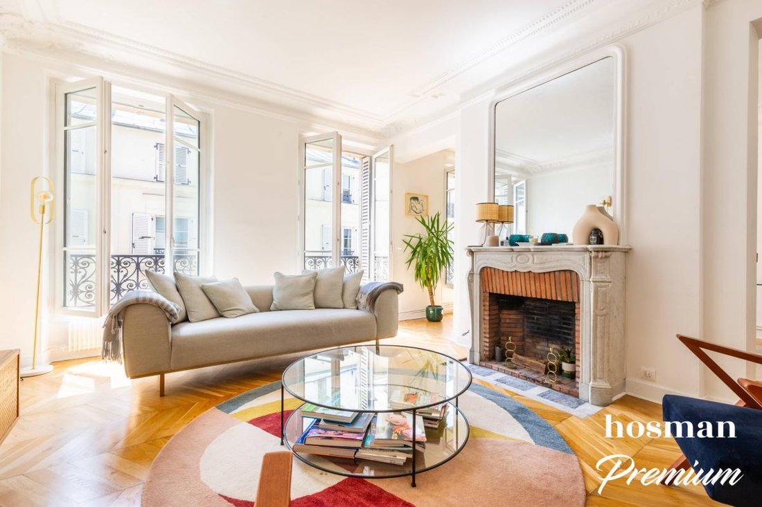 Apartment in Mairie, Paris 8e Arrondissement, Paris 1 - 18048747