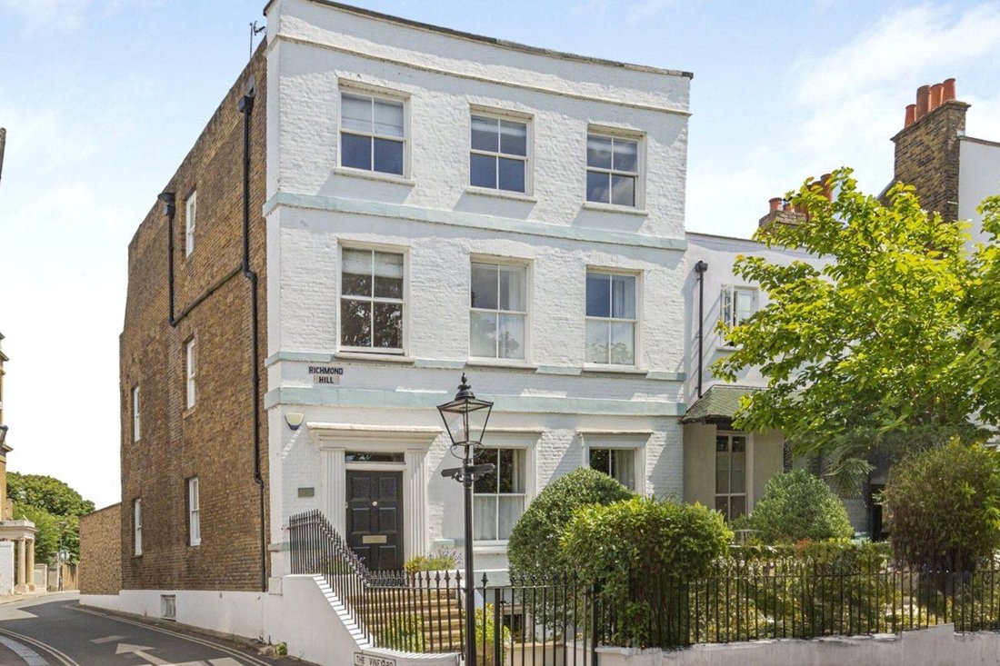 House in Richmond Upon Thames, England 1 - 18038573