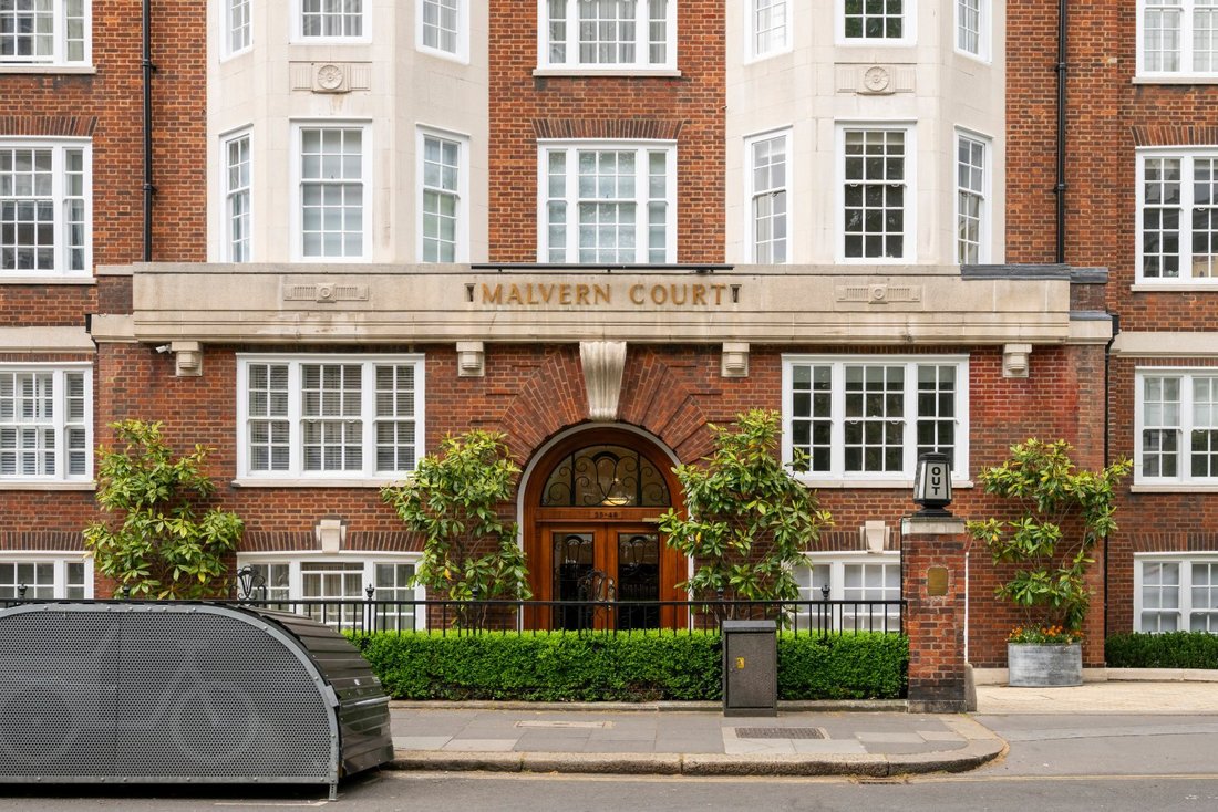 Apartment in South Kensington, Kensington And Chelsea, England 3 - 18036734