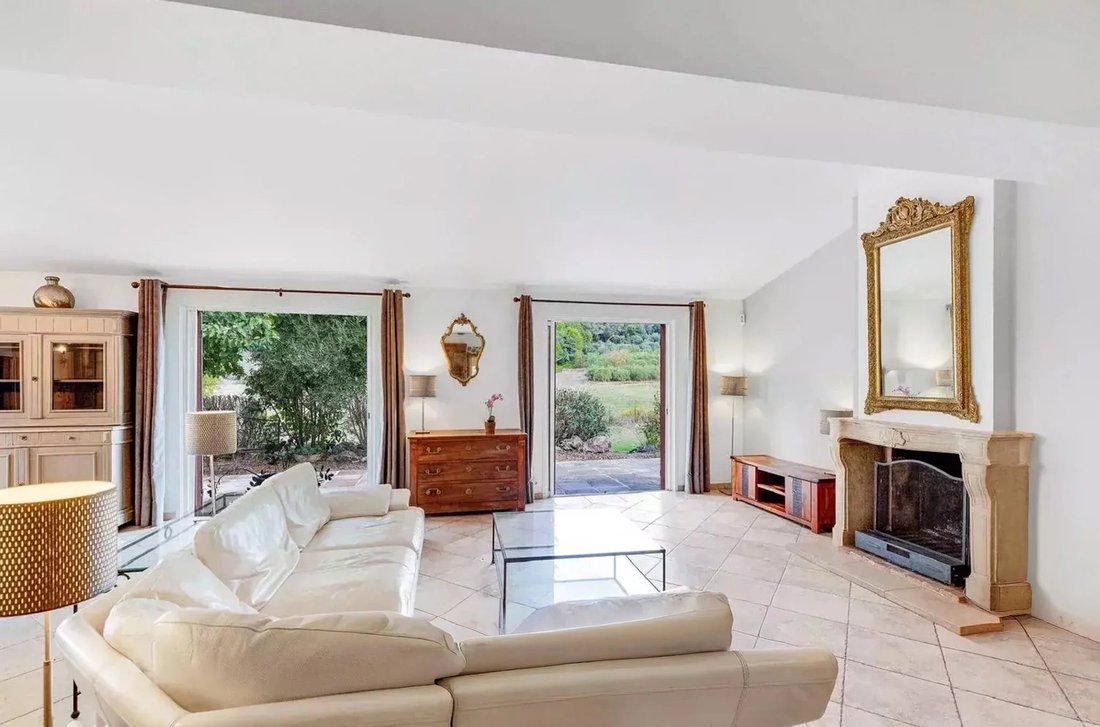 Villa in Bagnols-en-Forêt, Provence-Alpes-Côte d'Azur, France 3 - 18042798