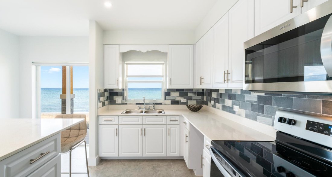 Apartment in Old Man Bay, North Side, Cayman Islands 5 - 18042735
