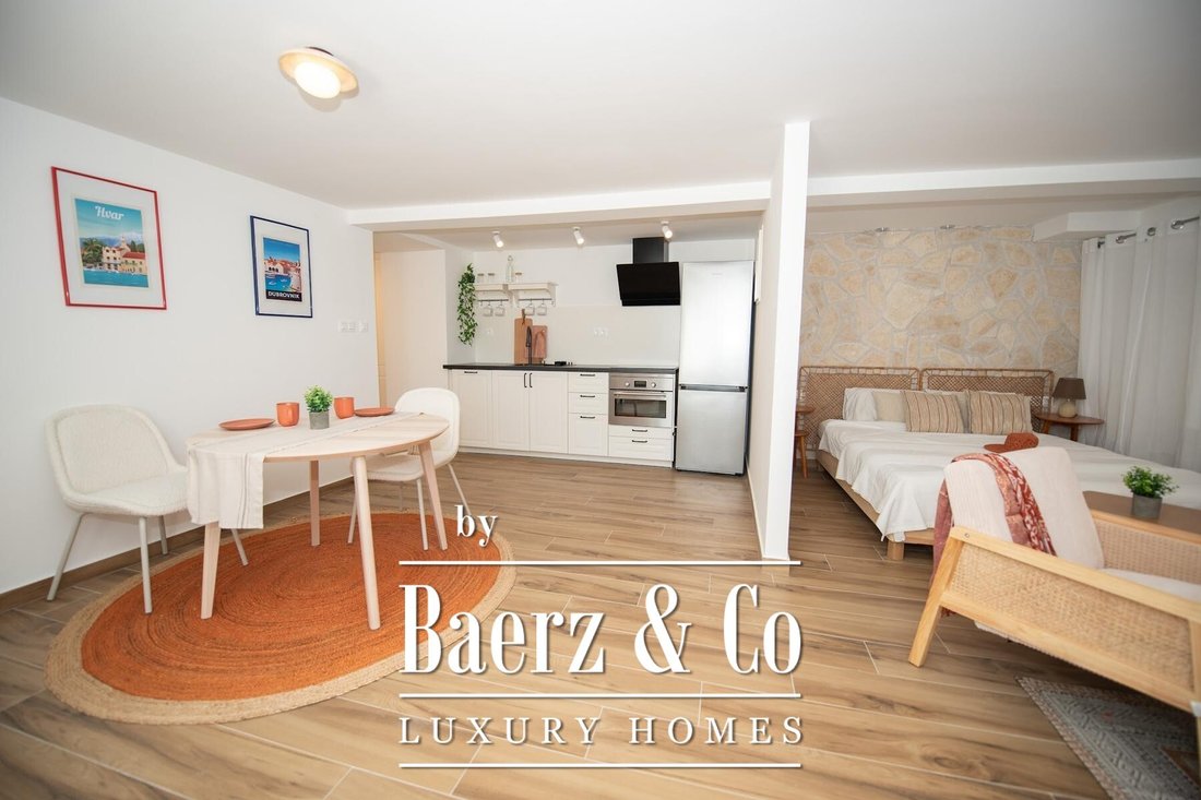 Townhouse in Kastel Sucurac, Split-Dalmatia County, Croatia 4 - 16085038