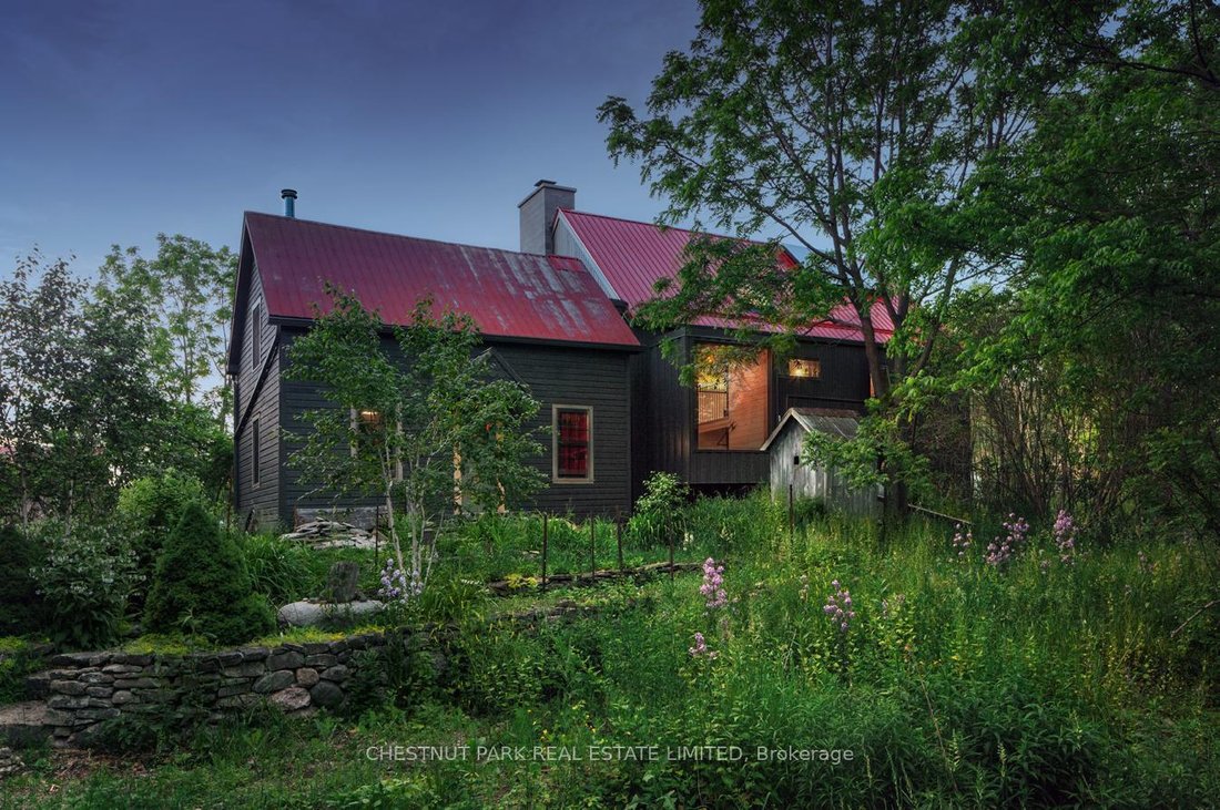 House in Prince Edward, Ontario, Canada 1 - 18045099