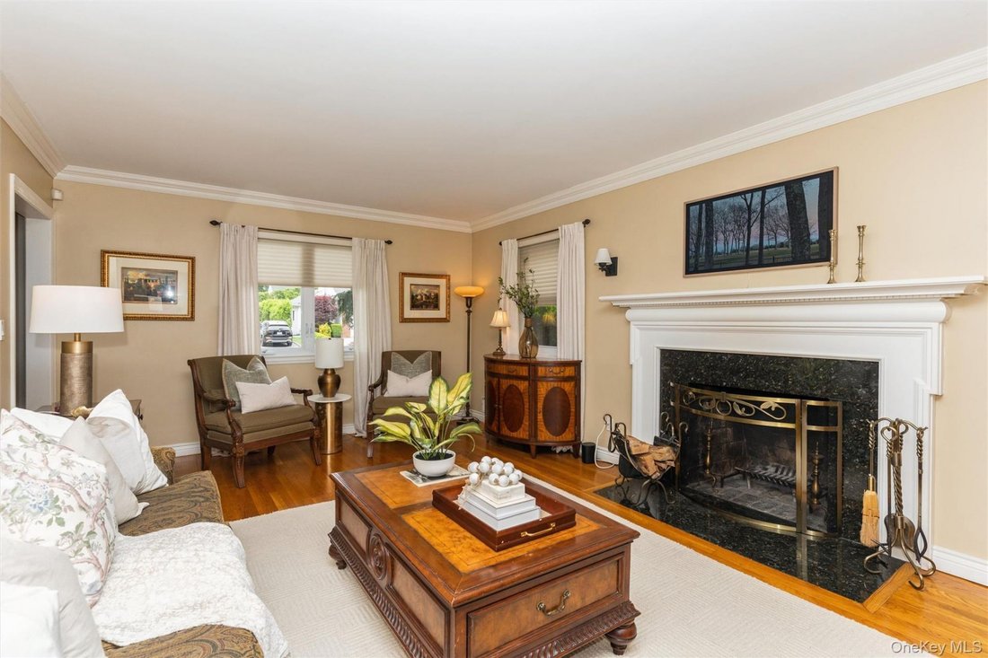 House in Garden City, New York, United States 4 - 18043148