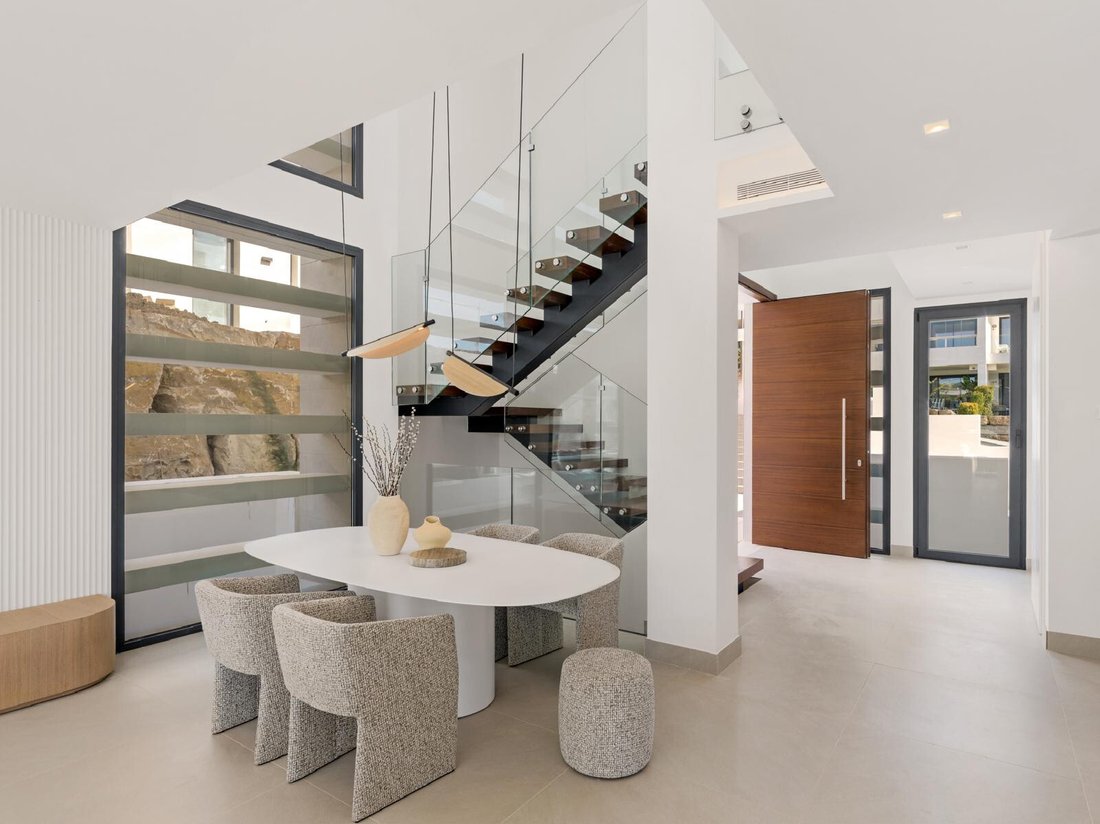 Villa in Estepona, Andalusia, Spain 3 - 18047071