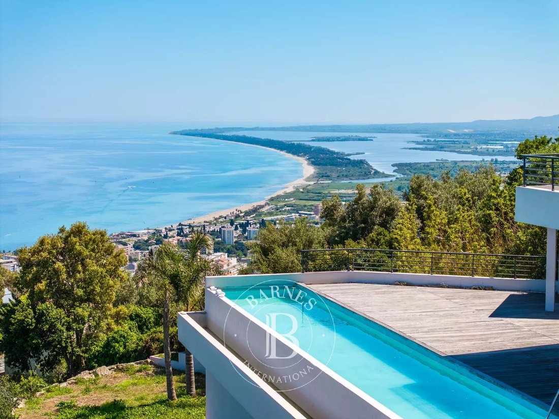 Villa in Lupino, Bastia, France 2 - 18047351