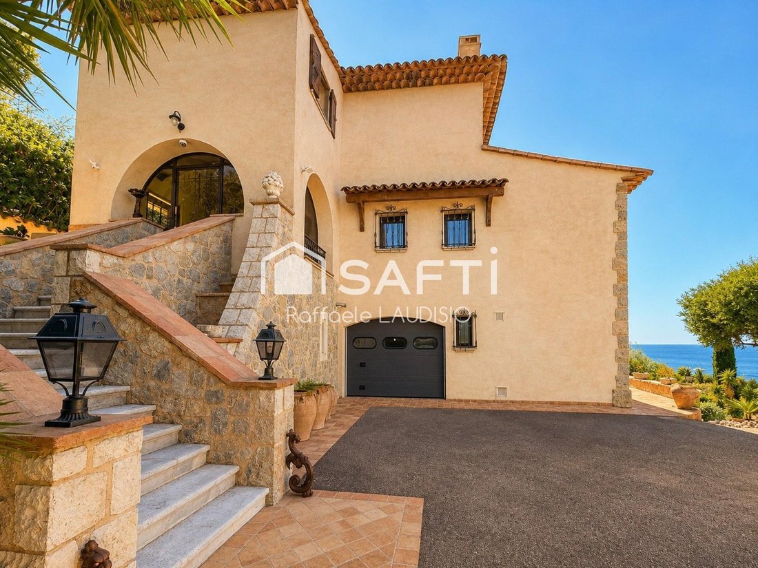 House in Le Dramont-Agay-Anthéor-Le Trayas, Saint-Raphaël, France 3 - 18050619