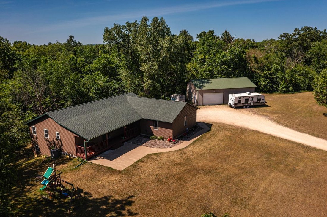 House in Holmen, Wisconsin, United States 1 - 18041733