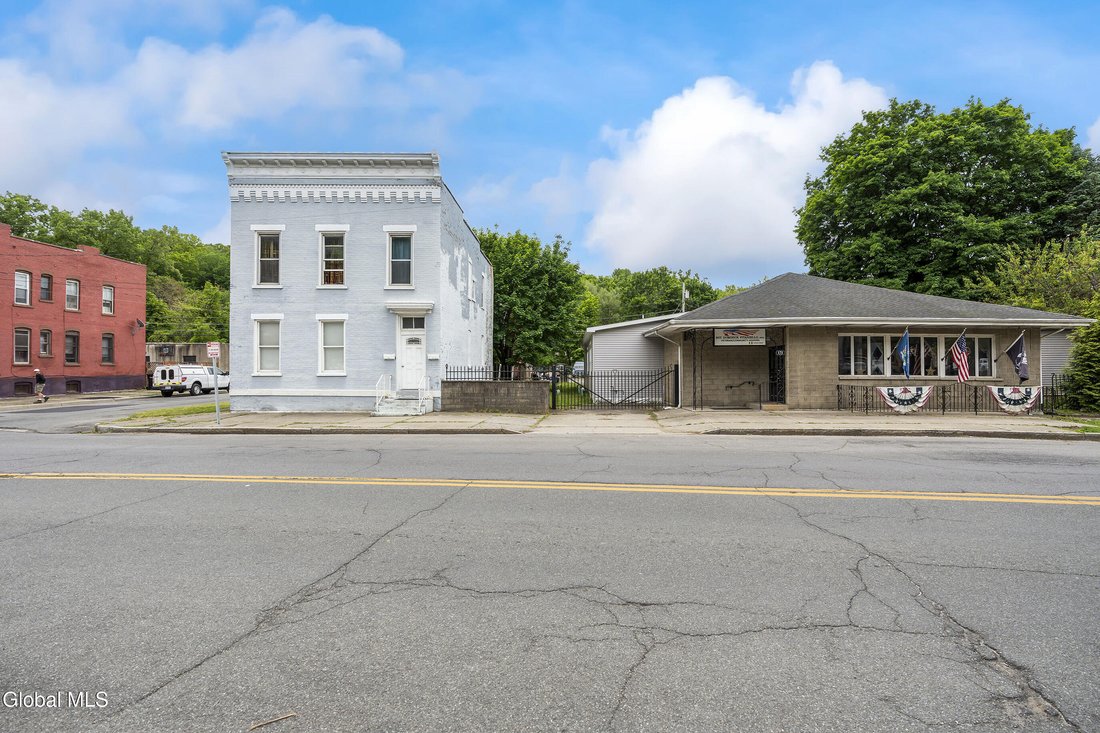 Troy, New York, United States 3 - 18040035