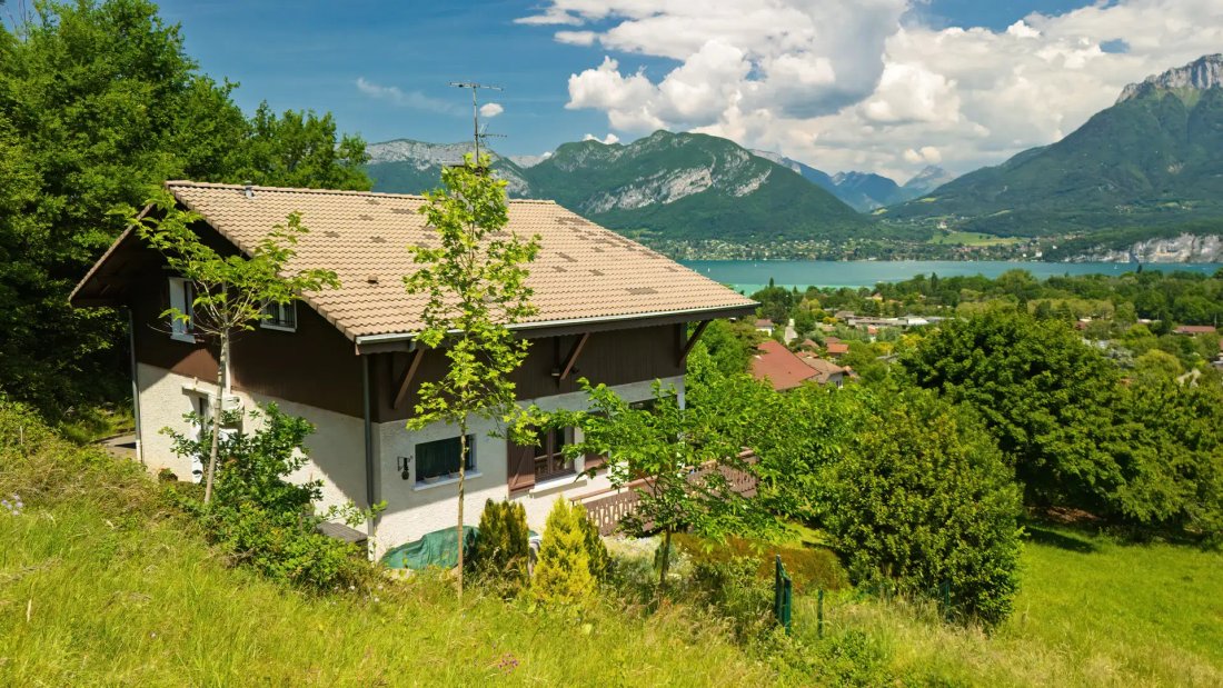 Chalet in Sévrier, Auvergne-Rhône-Alpes, France 2 - 17469241