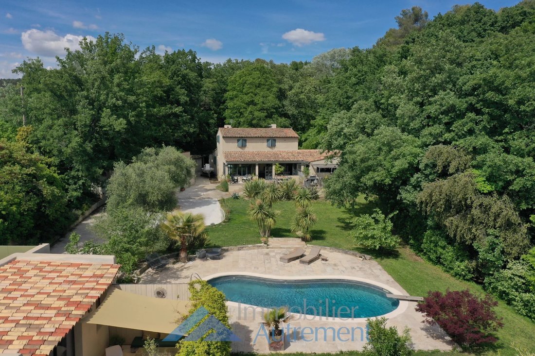 Estate in Plateau de Puyricard-La Trévaresse, Aix-en-Provence, France 1 - 17944406