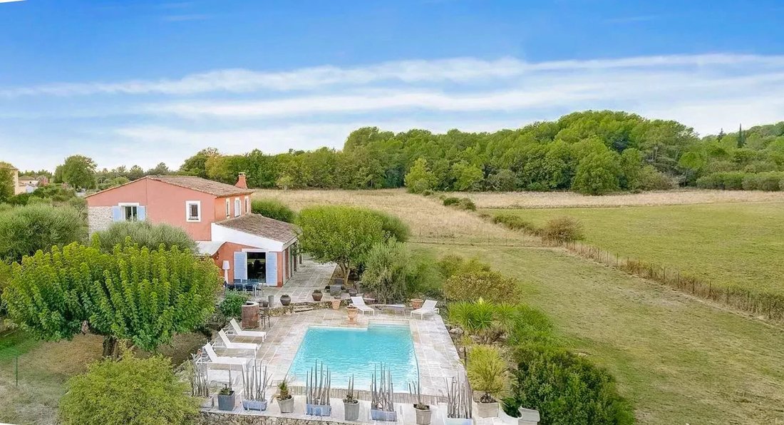 Villa in Bagnols-en-Forêt, Provence-Alpes-Côte d'Azur, France 1 - 18042798