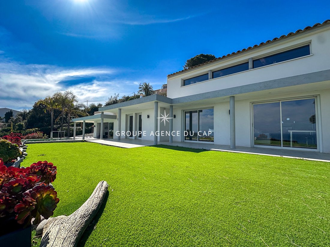 Villa in Les Issambres, Roquebrune-sur-Argens, France 3 - 18039143