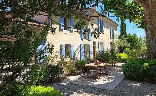 Estate in Châteaurenard, Provence-Alpes-Côte d'Azur, France 1
