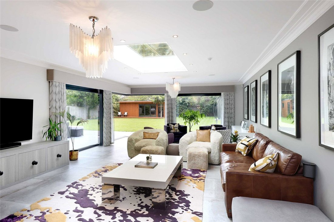 House in Beaconsfield, England 5 - 18041313