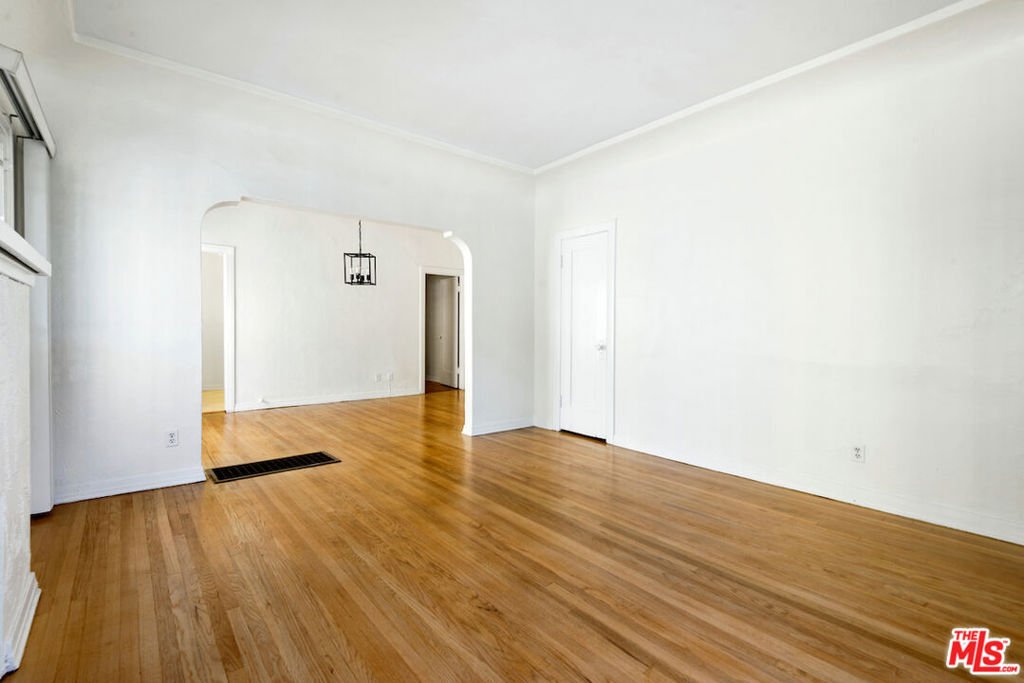 Los Angeles, California, United States 5 - 18040278