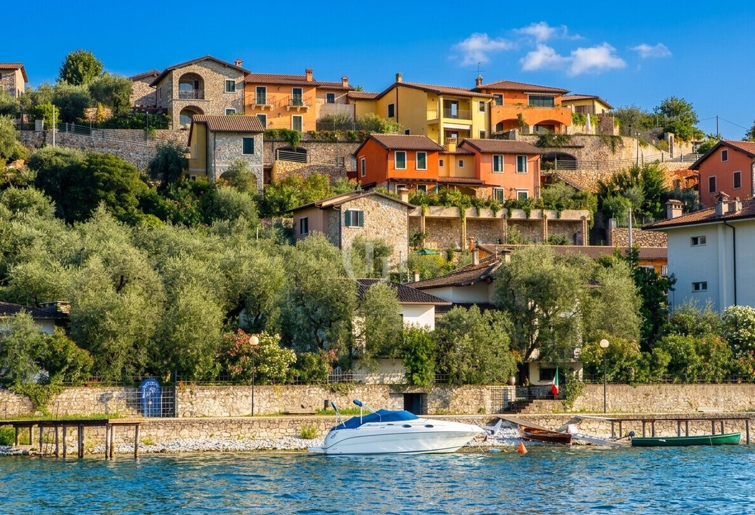 House in Brenzone sul Garda, Veneto, Italy 2 - 16705357