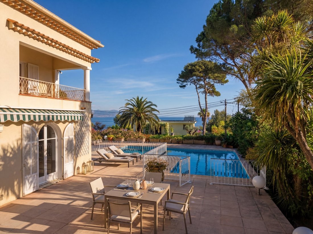 House in Antibes, Provence-Alpes-Côte d'Azur, France 2 - 18043351