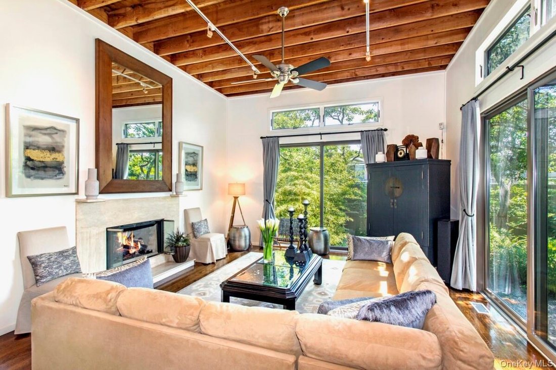 House in Yaphank, New York, United States 5 - 18036477