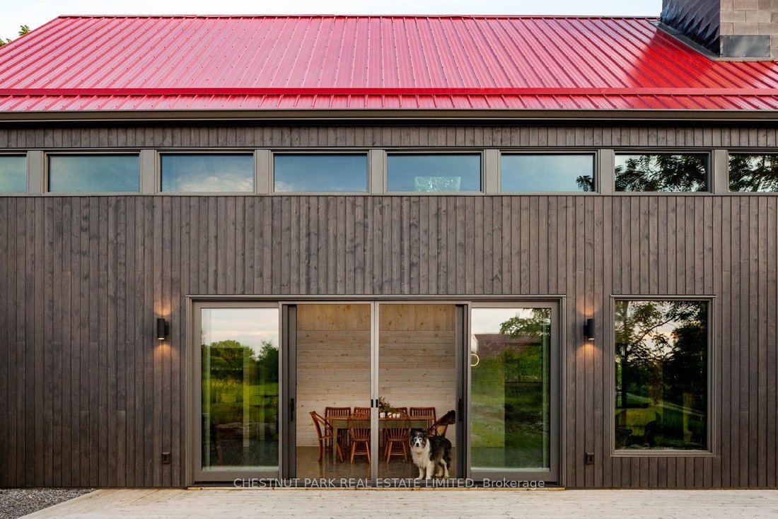 House in Prince Edward, Ontario, Canada 3 - 18045099