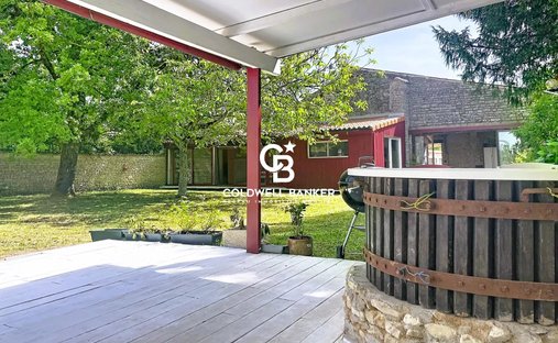 House in Benon, Nouvelle-Aquitaine, France 1